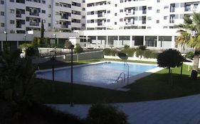 Habitacion privada en piso compartido de dos habitaciones en urbanización con piscina y pista de padel